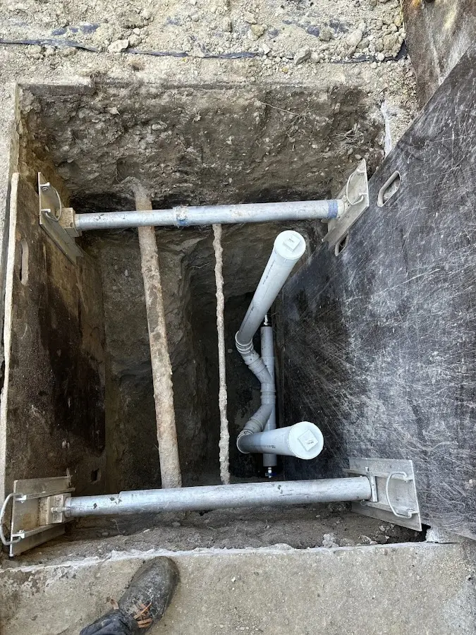 Experienced plumber completing Drain Cleaning work in Saratoga